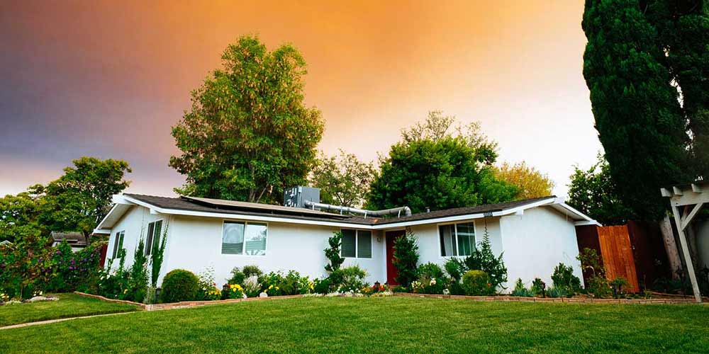 Selling a house with solar panels: Property value, solar lease transfers and more